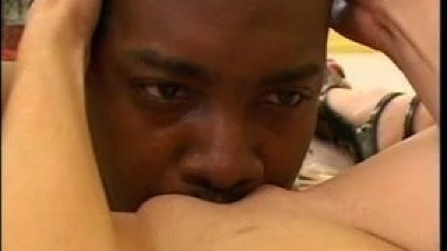 Big ass girl deep throat a black guy on the floor