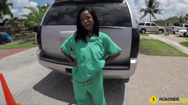 Roadside - Ebony Chick Fucks her Mechanic so he will Fix her Car Asap